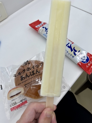 SHINA(ｼﾅ) あんぱんとアイス！！！