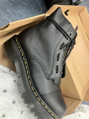 SUBARU(スバル) 性病検査に行ったらブーツを買っていた