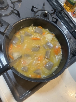 UTA(ｳﾀ) カレー色した豚汁