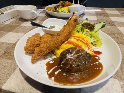 SOTA(ソウタ) エビフライ、ハンバーグ、オムライスは飲み物です。