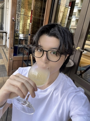 YONCE(ﾖﾝｽ) 昼飲みって良いよね🍷