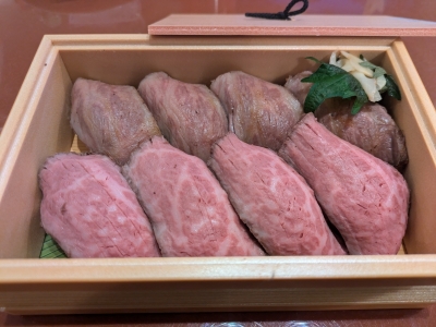 SHINYA(ｼﾝﾔ) デパ地下の肉寿司🍣