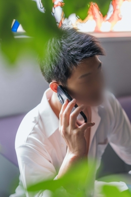 YOKKUN(ヨックン) スマホ触るセラピスト