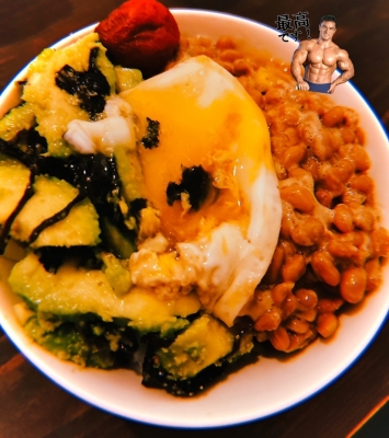 MOCHI（ﾓﾁ） モチ丼。