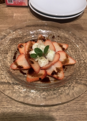 AYANO(アヤノ) 苺とチーズのカプレーゼ🍓🧀