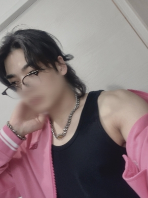 KEN（ｹﾝ） 眼鏡してる