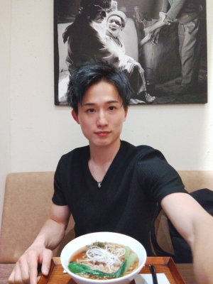 TAISHI(ﾀｲｼ) 無加工スッピンでごめんなさい、会った人には写真写りが悪すぎると指摘されますが、ケータイが５年前のアンドロイドだからです😅iPhone17プロマックス今月届きます✨
