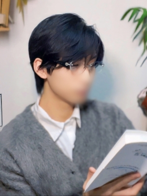 RITSUYA(ﾘﾂﾔ) メガネと本📕✨