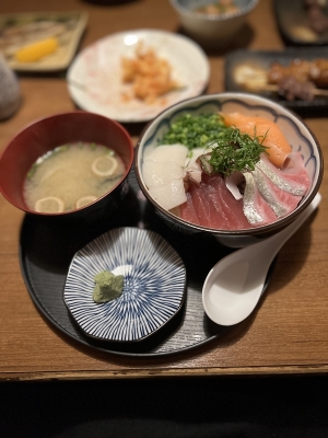 MIYAVI(ﾐﾔﾋﾞ) 海鮮丼