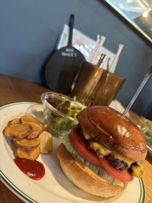 HIKARU(ﾋｶﾙ) ハンバーガー