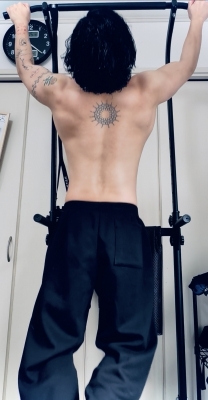 MOCHI（ﾓﾁ） 懸垂しようか。