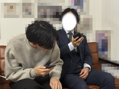 JUNKI(ｼﾞｭﾝｷ) 実は僕、SNSが不得意です。苦手とかじゃないんです。ただただ不慣れなんです。どのくらい不慣れかというと、いまだに引用リツイートの仕方もわからないくらいです。先日すずくんに教えてもらいました。いいねしてくれた方を見る方法もわかりませんでした。せっかくいいねしてくださってるのに見れないのが悔しくて、これだけはついに覚えました。見れるようになったのが嬉しくて、最近の主食はみなさまがくれるいいねです。