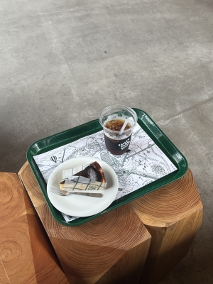 MASH(ﾏｯｼｭ) みやぱの屋上にある無機質カフェ