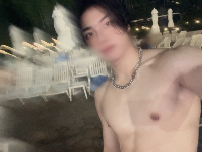 KEN（ｹﾝ） ナイトプールの雰囲気
