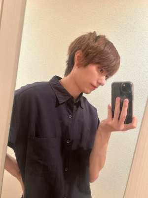 AO(アオ) 黒シャツ👕