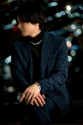 KEN(ケン) 夜景とスーツ