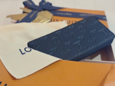 RAIJI(ﾗｲｼﾞ) 一粒万倍日でNew財布