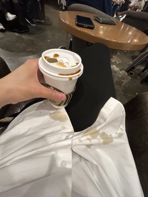 KONOSUKE(ｺｳﾉｽｹ) シャツにコーヒーこぼした