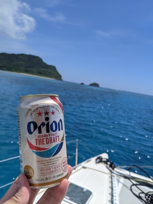 KONOSUKE(ｺｳﾉｽｹ) 海でオリオンビール