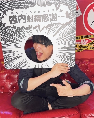SHIRASH(ｼﾗｽ) 説明しよう！ハッピードスケベお兄さんとは！己が性欲を意のままに！世のため人のため貴女のためにッ！えっちを振るう！そんなエブリデイどすけべな一般成人AV男優セラピストのことであるッッッッ！！！！