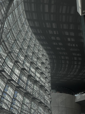 MASH(ﾏｯｼｭ) 新国立美術館