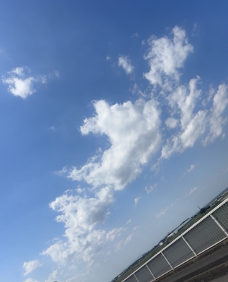 KASUMI(ｶｽﾐ) 晴れの日の空☀️