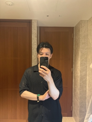 EISHI(ｴｲｼ) 自撮りのパターンがこれしかない🍊