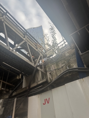 AIRI(ｱｲﾘ) 線路と線路の間に