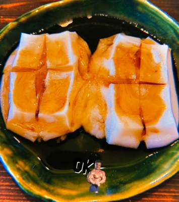 MOCHI（ﾓﾁ） おもちを食べる。