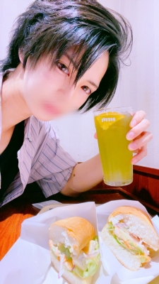 MAFUYU（ﾏﾌﾕ） 【カフェへ行ったら大好物を見つけた💡 ̖́-‬】