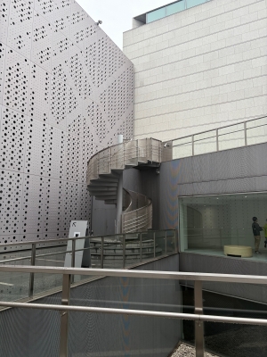 MASH(マッシュ) MOT美術館の螺旋階段