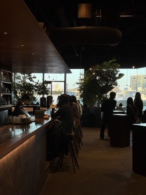 MASH(ﾏｯｼｭ) 表参道にあるアーティスティックなカフェ。