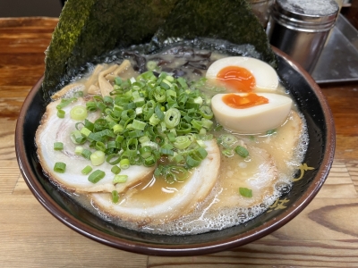 KOMARI(ｺﾏﾘ) ラーメン食べたい😋