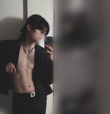 KEN（ｹﾝ） 雄っぱいと腹筋