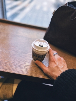 KONOSUKE(ｺｳﾉｽｹ) 知人には相談できないことがある。