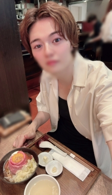 INO(イノ) 好きなものの前だとニヤけちゃうよね✨