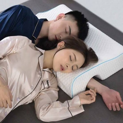 TOMOKI(ﾄﾓｷ) この枕欲しい。。