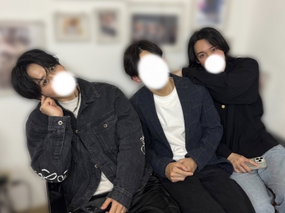 JUNKI(ｼﾞｭﾝｷ) ビジュアルが良いとは、見た目の魅力が際立つこと。清潔感のあるスタイル、自信に満ちた表情、バランスの取れた体型が重要。ファッションや身だしなみも個性を引き立て、第一印象を左右します。内面の魅力が外見に反映され、自然なカリスマ性を生む。そんなお二人に挟まれてて、オセロだったらいいのにな、と思った夜でした。