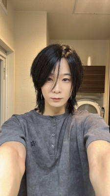UTA(ｳﾀ) おへそ隠して