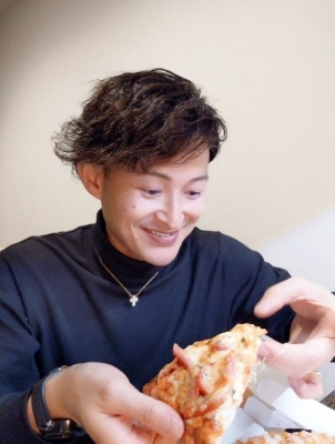 KONOSUKE(ｺｳﾉｽｹ) 大好きなピザ食べたよ