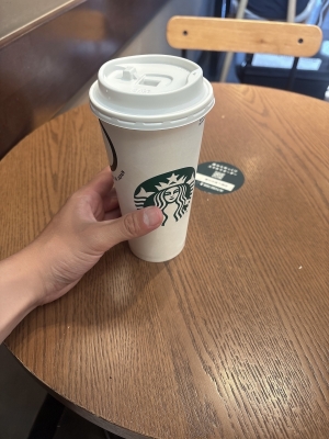 SHINGETSU(ｼﾝｹﾞﾂ) スタバでお昼のひととき☕️