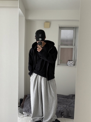 MASH(マッシュ) ジップパーカーと帽子。