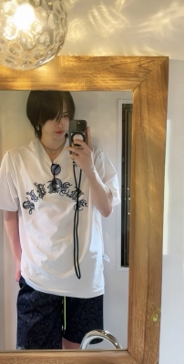 SHUSUKE(ｼｭｳｽｹ) Tシャツを裏表逆のまま着る奴