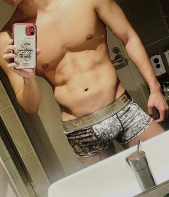 KAREN(ｶﾚﾝ) セクシーな腹斜筋とはこのこと