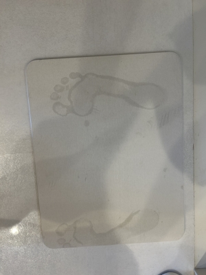 KONOSUKE(ｺｳﾉｽｹ) 珪藻土の足跡ってなんでこんな卑猥なん