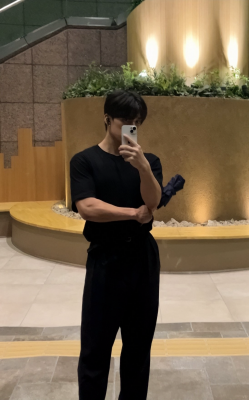 ARATO(ｱﾗﾄ) いつから長袖着ればいいの？笑