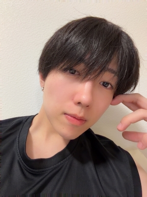 SENA（ｾﾅ） 髪伸びたなぁ💇🏻‍♂️
