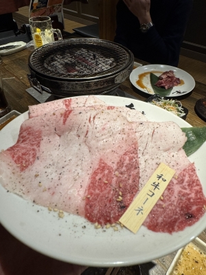 KIM(ｷﾑ) 肉食べよー