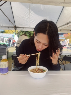 TATSUYA(ﾀﾂﾔ) 麺を食ってるのか髪を食ってるのか