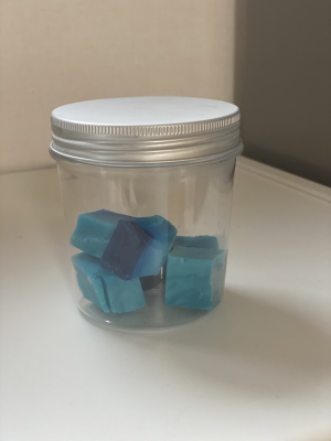 MISAKA(ﾐｻｶ) 容器の中身は、、